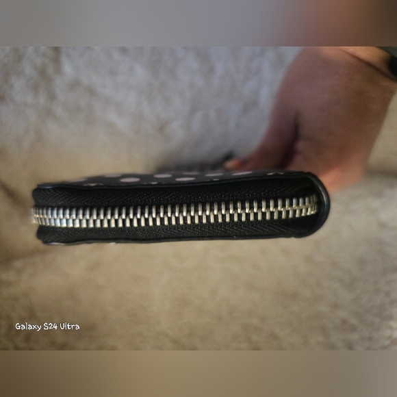 Michael Kors Zip Wallet EUC - Picture 4 of 6